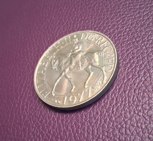 1977 Queen Elizabeth II Silver Jubilee Commemorative Coin VF Condition - Picture 3 of 4