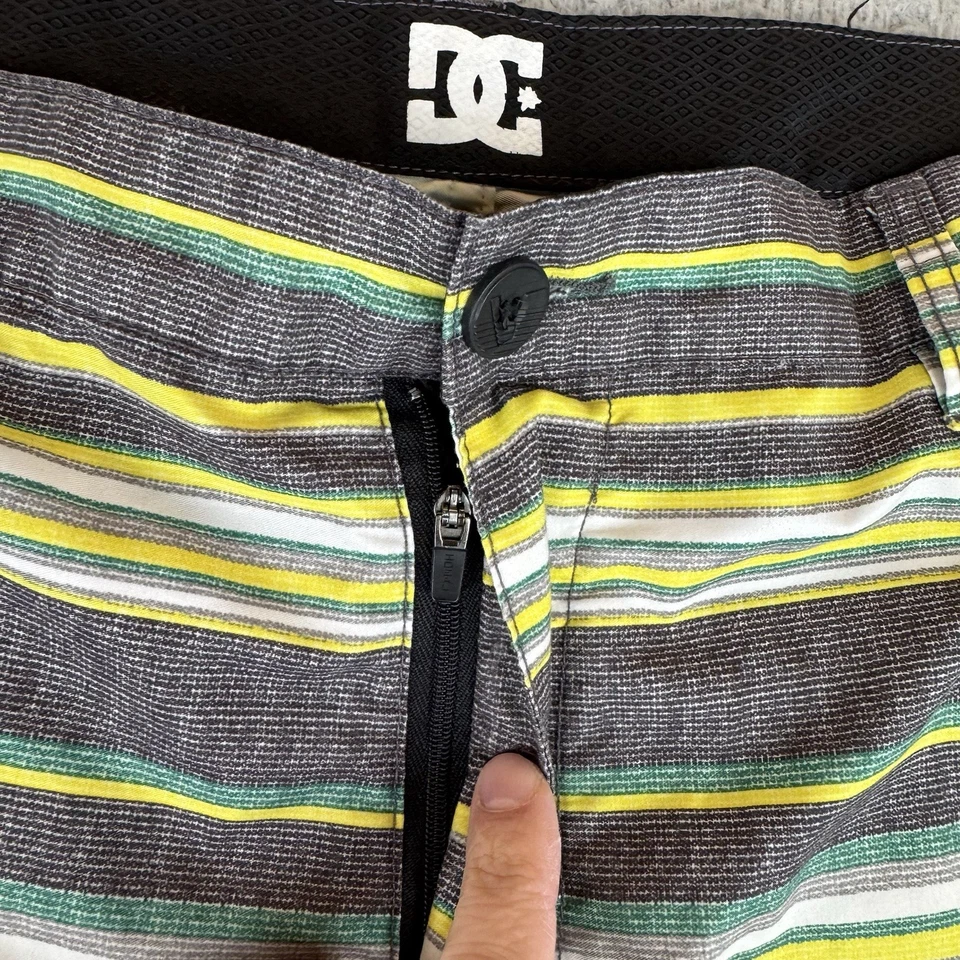 DC Shoes Hombres Talla 36 Negro Amarillo Verde Rayas Surf Bañador Skateboard Shorts Foto 4 de 4