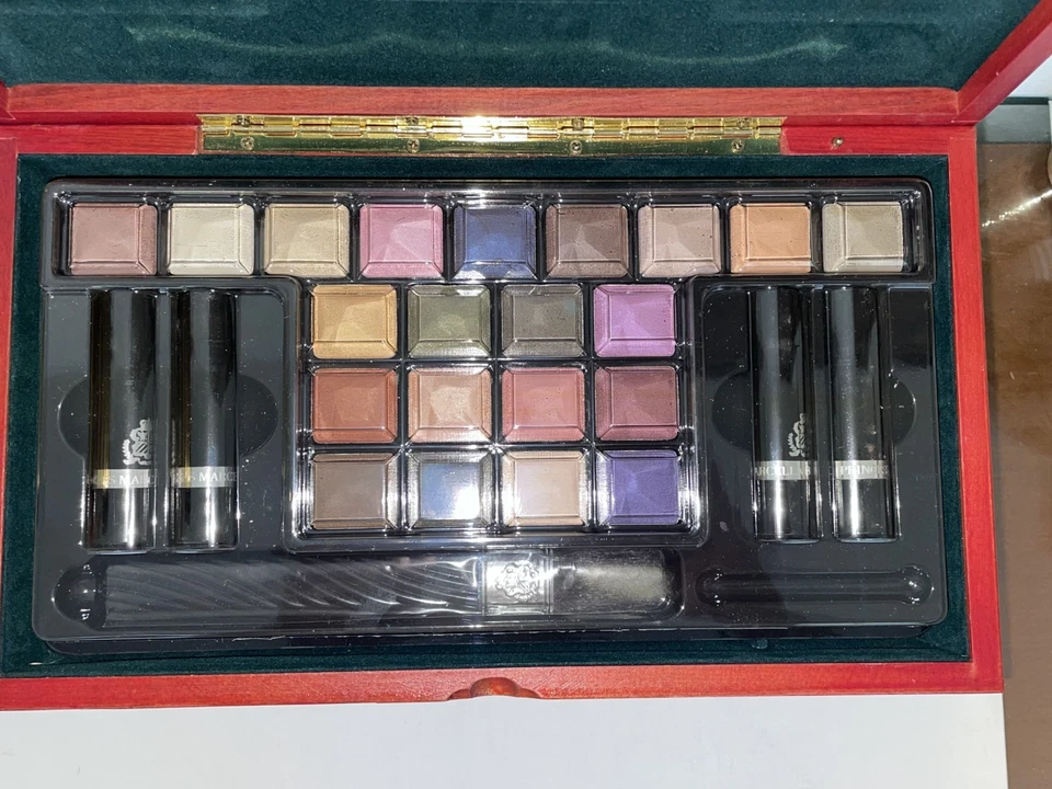 Vintage Princess Marcella Borghese Musical Jewelry Case Collection II Makeup Kit - Image 2 of 4