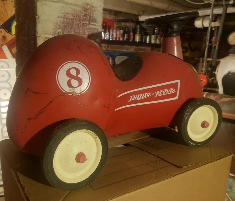Coche de carreras vintage Radio Flyer Metal Little Red Roadster Push #8 niños paseo en juguete Foto 2 de 4