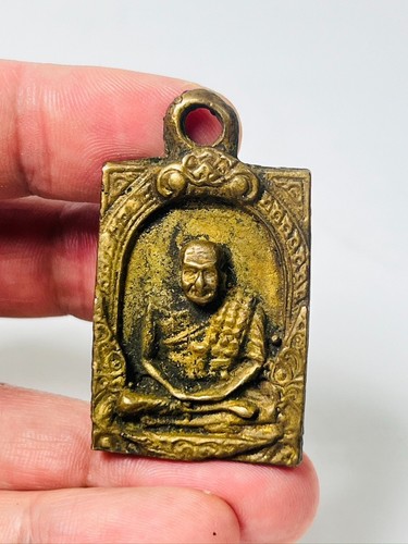 Rare & Powerful Luang Pu Thuad Ancient Cast Medal brass Back top 5 Benjapakee - Picture 3 of 24