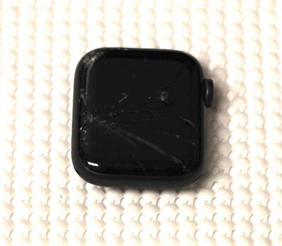 Apple Watch Series SE 40mm (Cellular + GPS) Aluminum - Gray - Multiple Defects