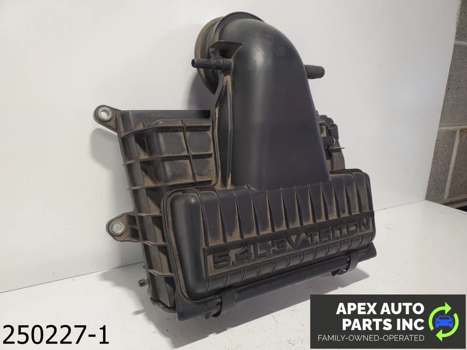 Caja de aire de admisión OEM 2004-2005 Ford F-150 5,4 L Foto 3 de 4