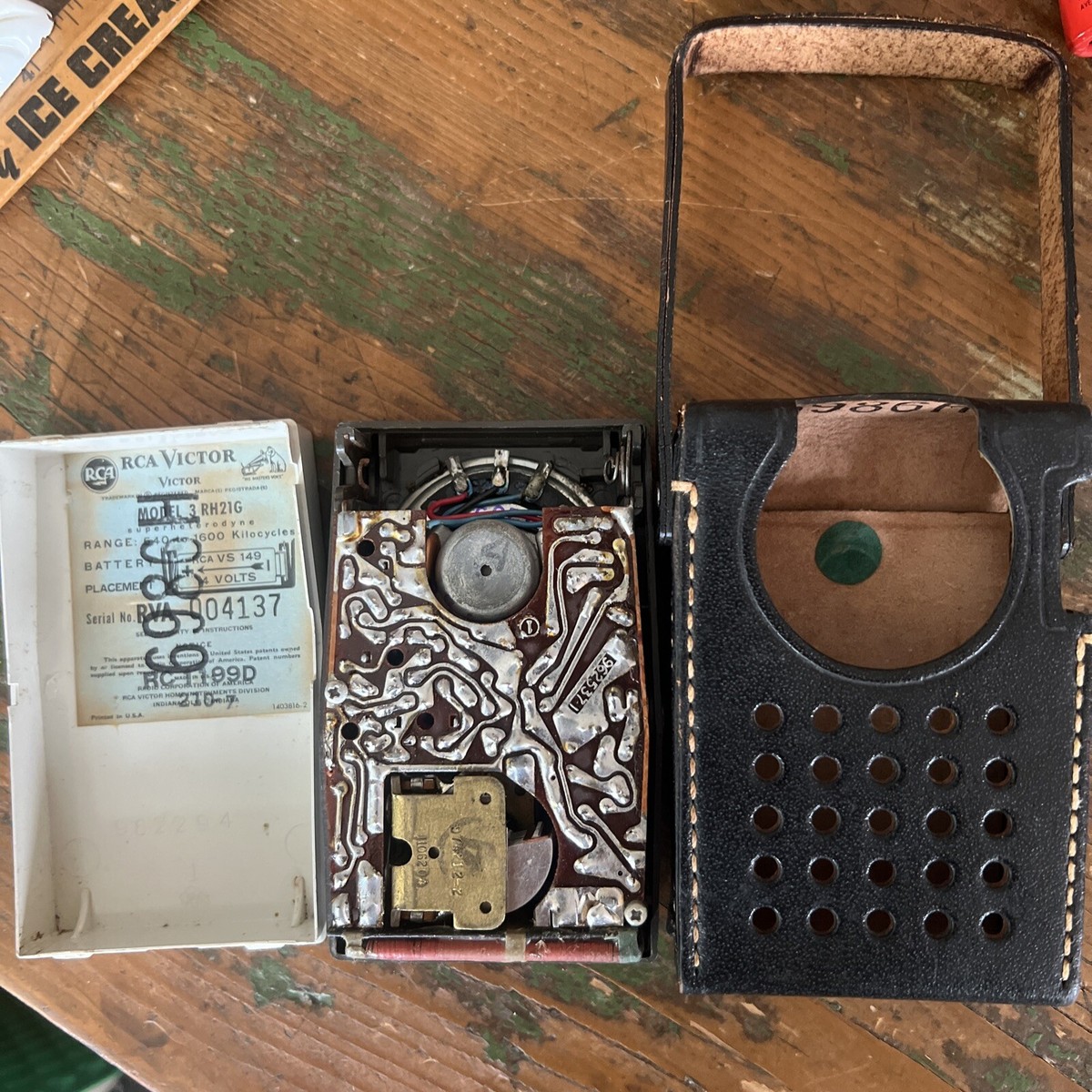 Vintage RCA Victor Transistor Radio w/ Case, Model 3 RH-21G, 1960's USA Untested Vintage RCA Victor Transistor Radio w/ Case, Model 3 RH-21G, 1960's USA Untested