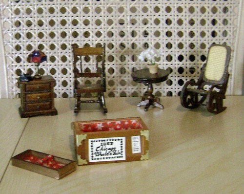 Vintage Concord Pedestal Table + Side Table With Drawers 2 Rocking Chairs Trunk - Picture 4 of 7