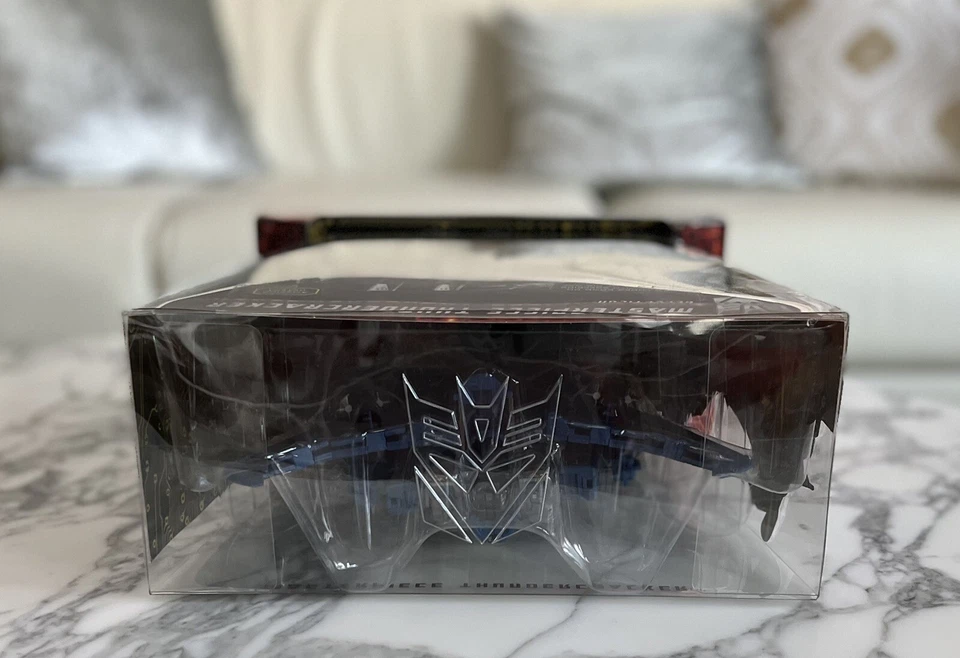 2012 NEW Hasbro Transformers Masterpiece Thundercracker Toys R Us Exclusive - Image 4 of 4