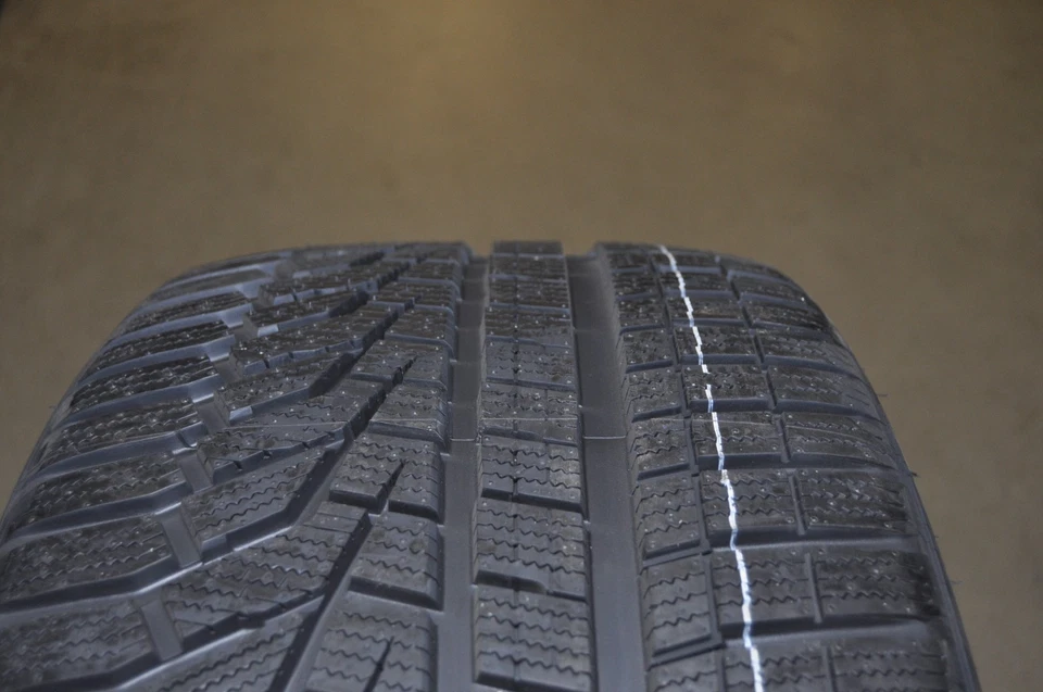 Reife Hankook Winter i cept evo² 295 / 35 R23 108W - Bild 4 von 4