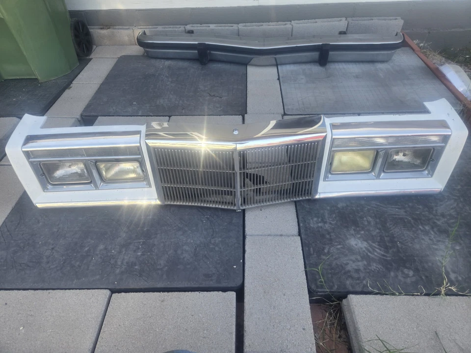 Panel de cabecera Chrysler Fifth Avenue 1981-1990 Foto 2 de 4