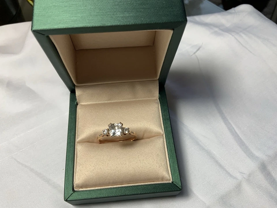 Dutches Ring Rose  10 Kt Gold Three Stones CZ Size 9 - Image 4 of 4