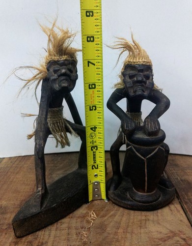 2 estatuillas de tambor de surfista tribal de madera y yute talladas a mano de colección Tiki Tribesman - Imagen 14 de 16