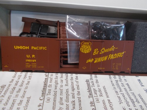 INTERMOUNTAIN ~ UNION PACIFIC 10' ALTO AAR BOX CAR # 190169 ~ KIT ~ ESCALA HO | Zustand: New