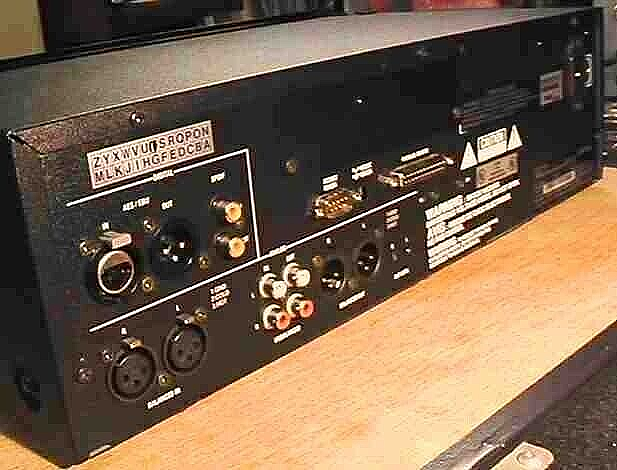 Denon DN-M2300r Professional Dual Minidisc Player Recorder