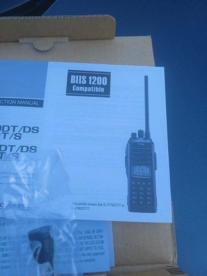 F80DS 380-450 MHz P25 conventional UHF portable radio with FIPS AES installed - Image 4 of 4