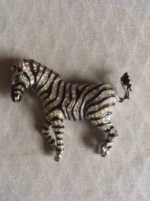 Dekorative Brosche in Form eines Zebras, Strass und Email