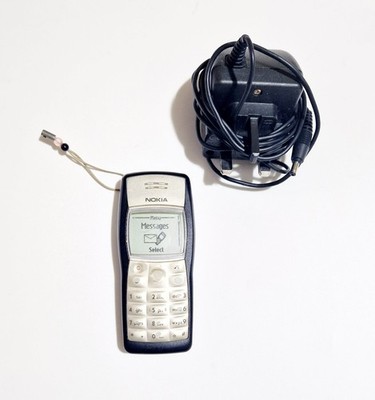 Original Nokia 1100 Retro Handy (O2) in gutem Zustand mit Wandstecker 