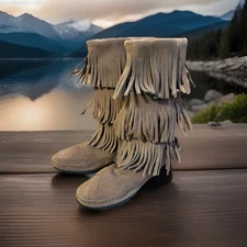 Minnetonka 1652 Moccasin Boots 5 Layer Leather Fringe W/ Conchos Women's Size 9 