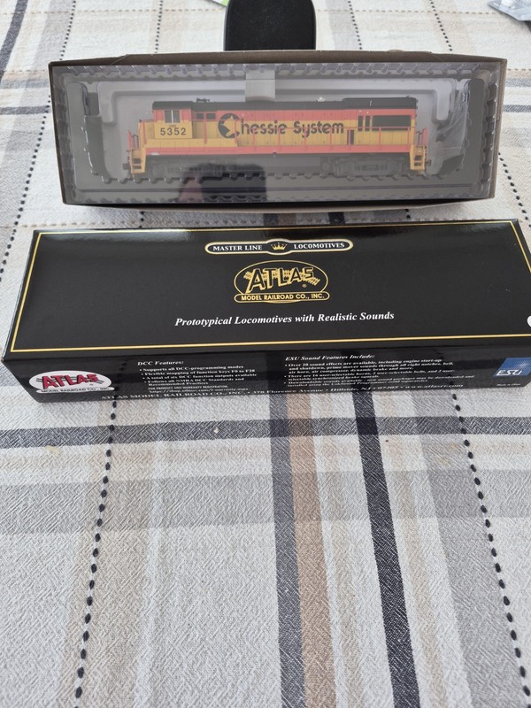 Atlas Model Railroad Co. HO scale Chessie System locomotive DCC features