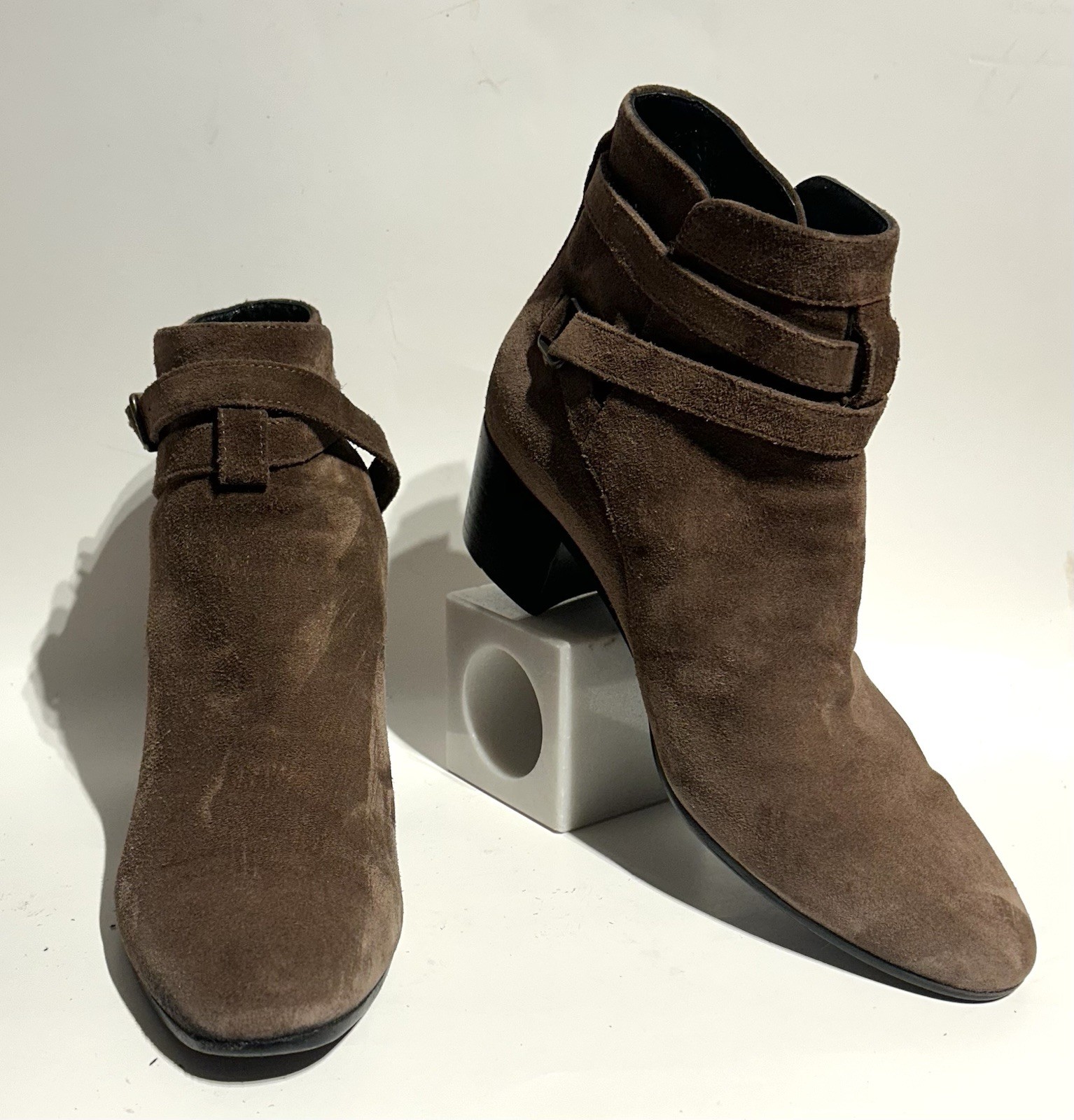 Stivaletti SAINT LAURENT "Blake" Lt in pelle scamosciata marrone Jodphur con cinturino. Taglia 8 5