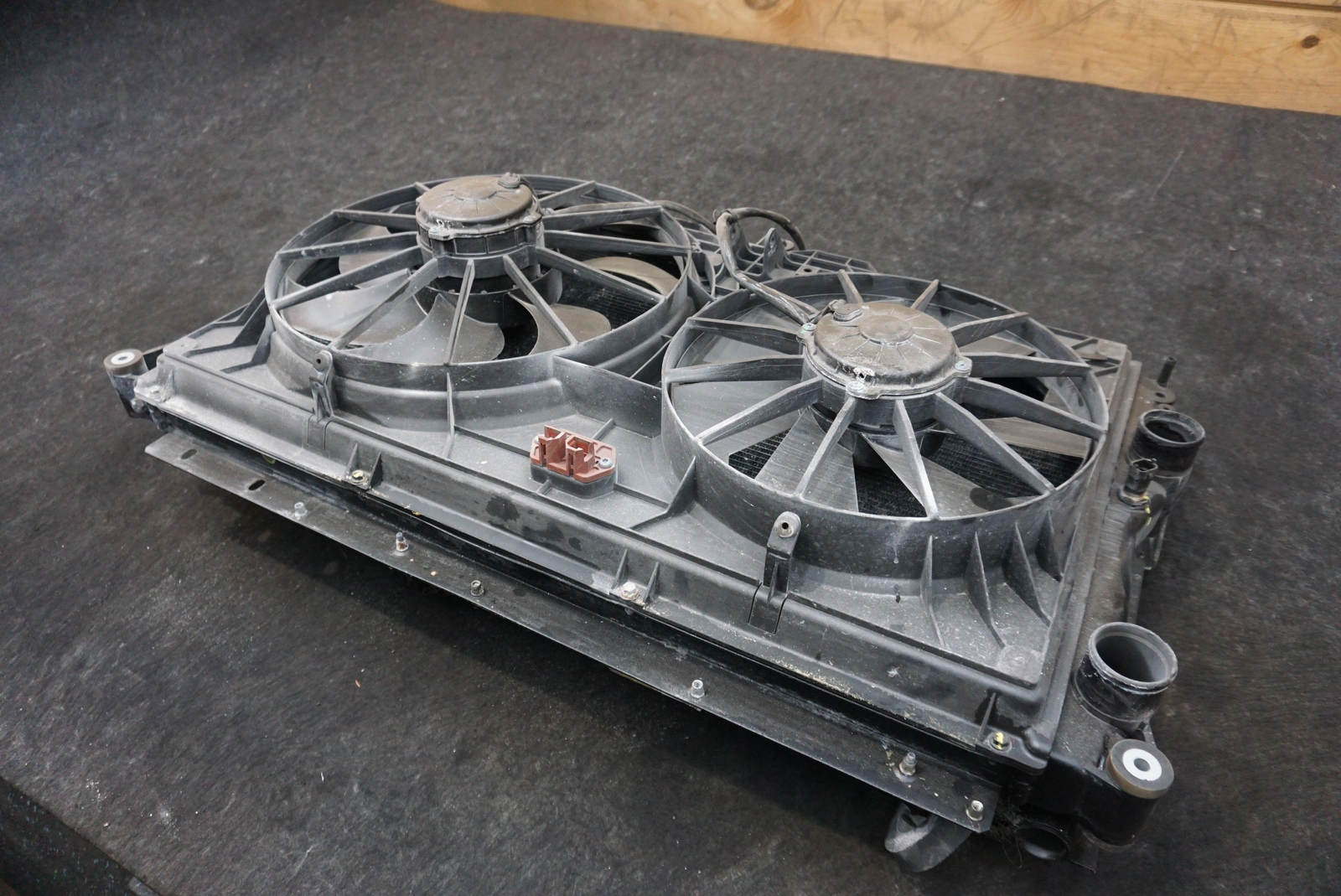 Front Radiator Condenser Fan Cooling Pack OEM 278488 Ferrari California 2012-14