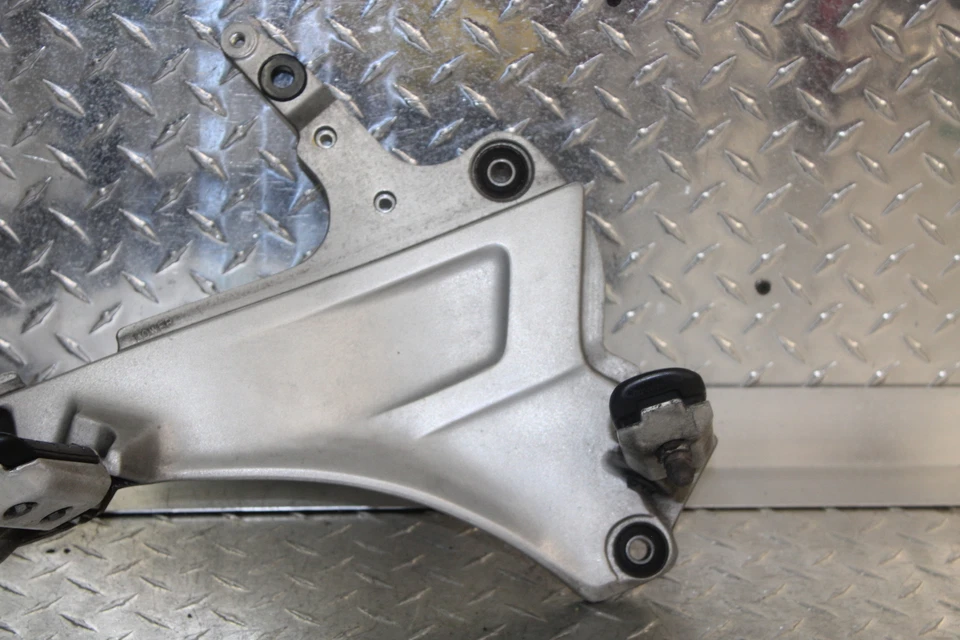 Honda ST1100 1995 reposapiés delantero derecho clavija paso Foto 3 de 4