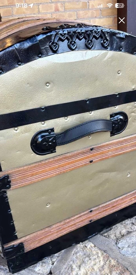 Baúl superior con cúpula de barril de rehabilitación del siglo XIX | Hermosa pieza llamativa en el pecho Foto 2 de 4