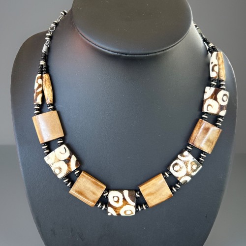 Vintage Unbranded Wood Acrylic Bead Choker Necklace White Brown Tan Chunky 18”