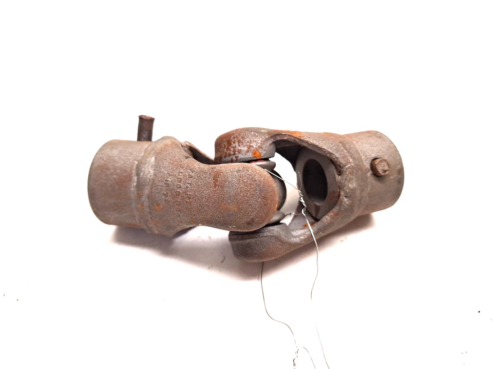 TRACTORES COCKSHUTT 30/CO-OP E3 USADOS JUNTAS UNIVERSALES EN EJE DE DIRECCIÓN T-8501 Foto 2 de 4