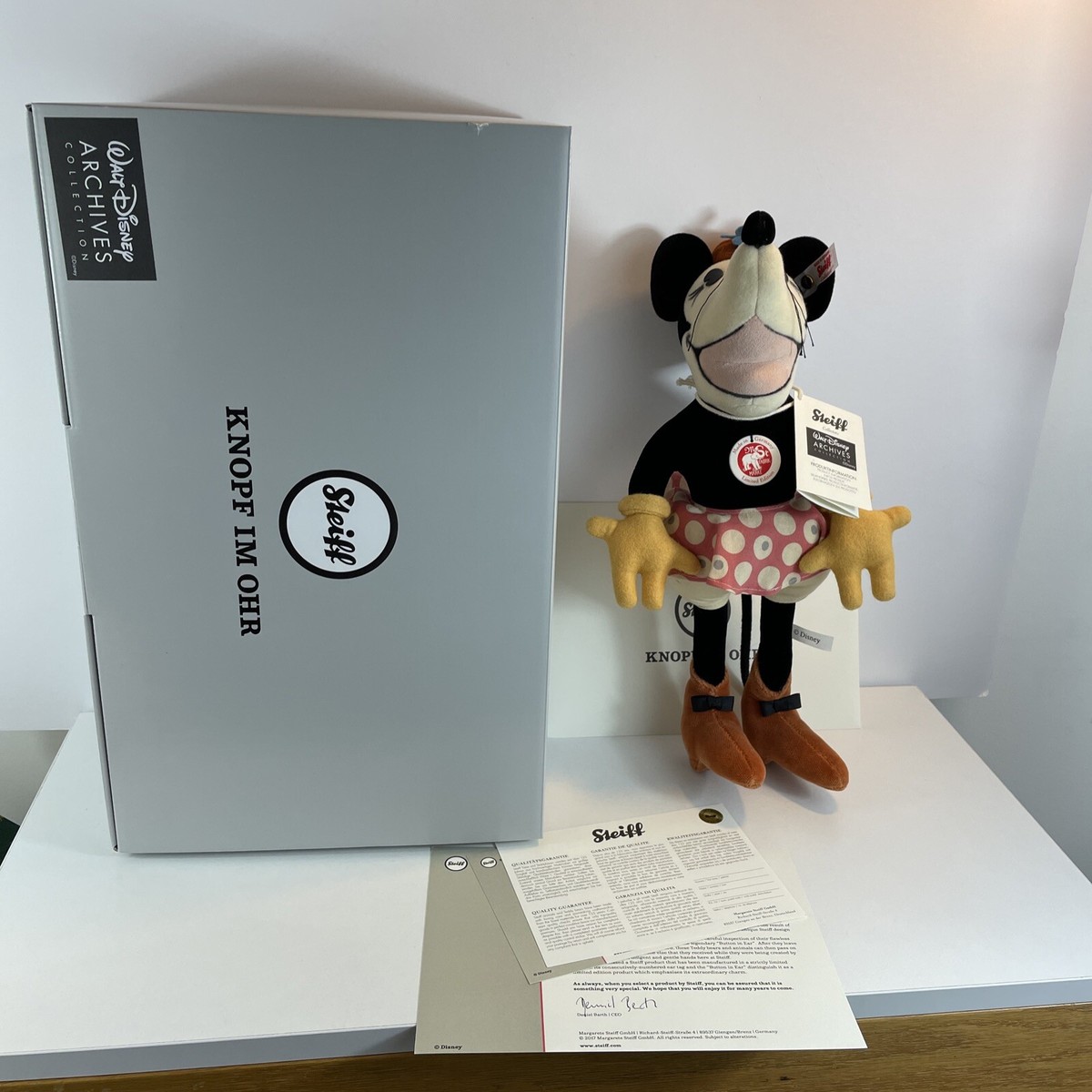 STEIFF DISNEY ARCHIVES MINNIE MOUSE 1932 Limited W Box STEIFF DISNEY ARCHIVES MINNIE MOUSE 1932 Limited W Box