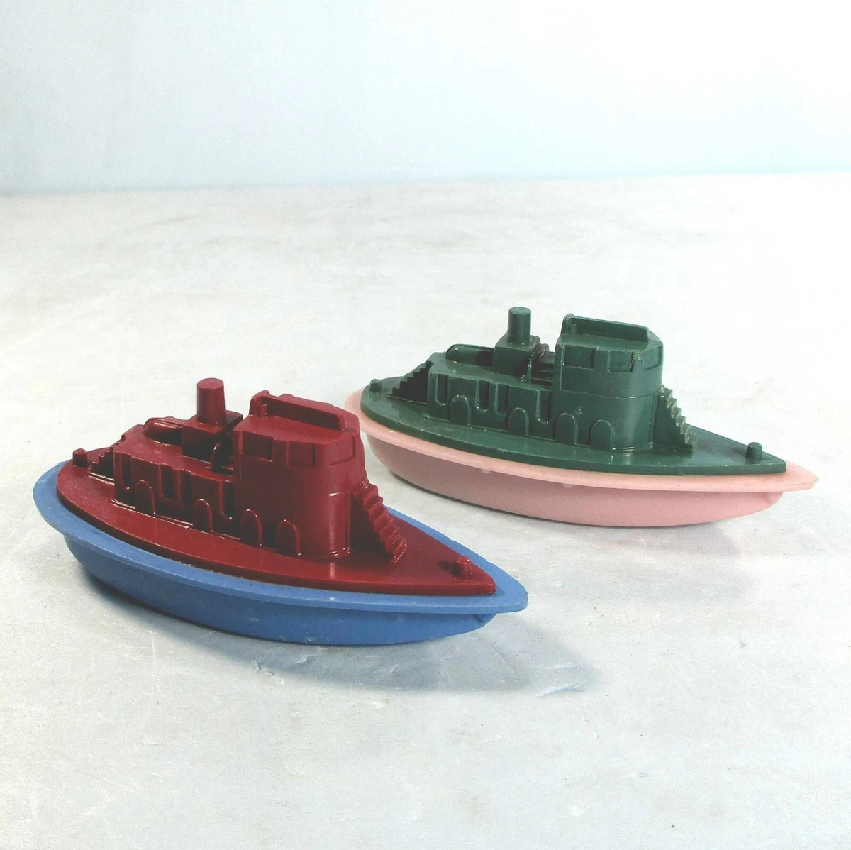 Plastic bathtub 2 tug boats vintage 1940 s 3.5
