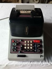 Vecchia calcolatrice elettromeccanica Olivetti Divisumma 24