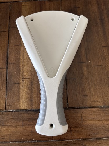 Pampered Chef White Jar Opener 2677 Handheld or Mountable Arthritis Easy Grip