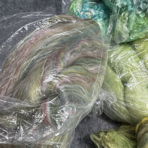 Hand dyed Merino Wool Roving 1.11 Lbs Random Lot of Greens Hand Spun Vintage - Picture 9 of 11
