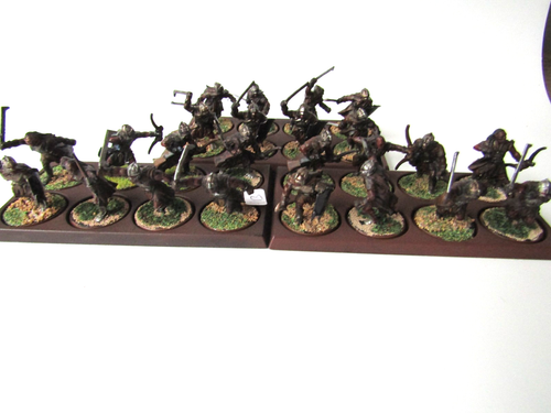 A13 WARHAMMER LOTR / MIDDLE EARTH- URUK HAI SCOUTS X 24 PAINTED PLASTIC