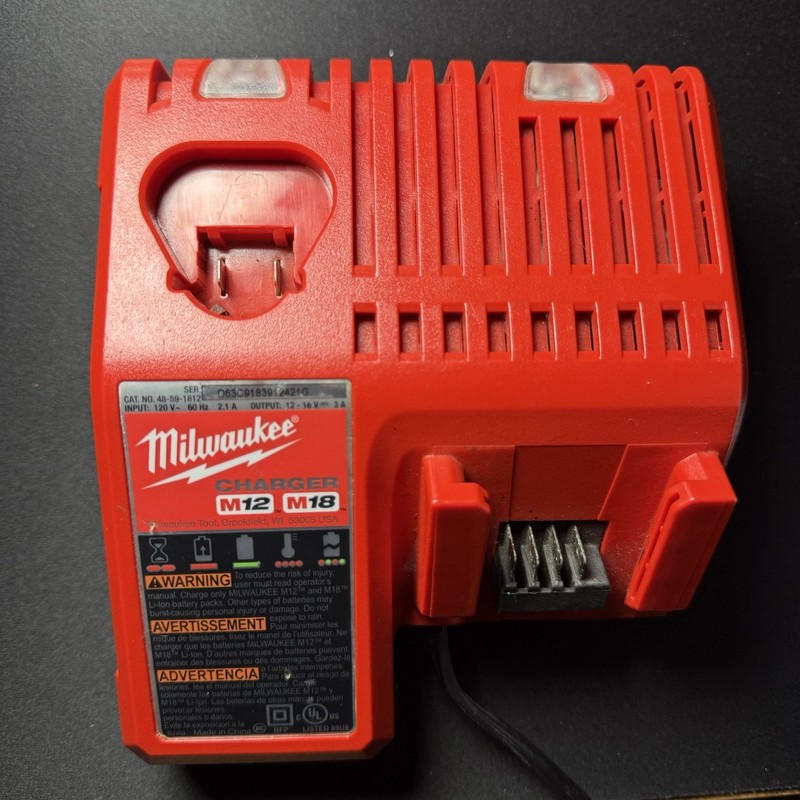 Milwaukee M12/M18 Battery Charger 12V/18V Red