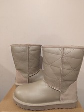 Ugg Australia Women's Short Pearlized Boots Size 11 NIB