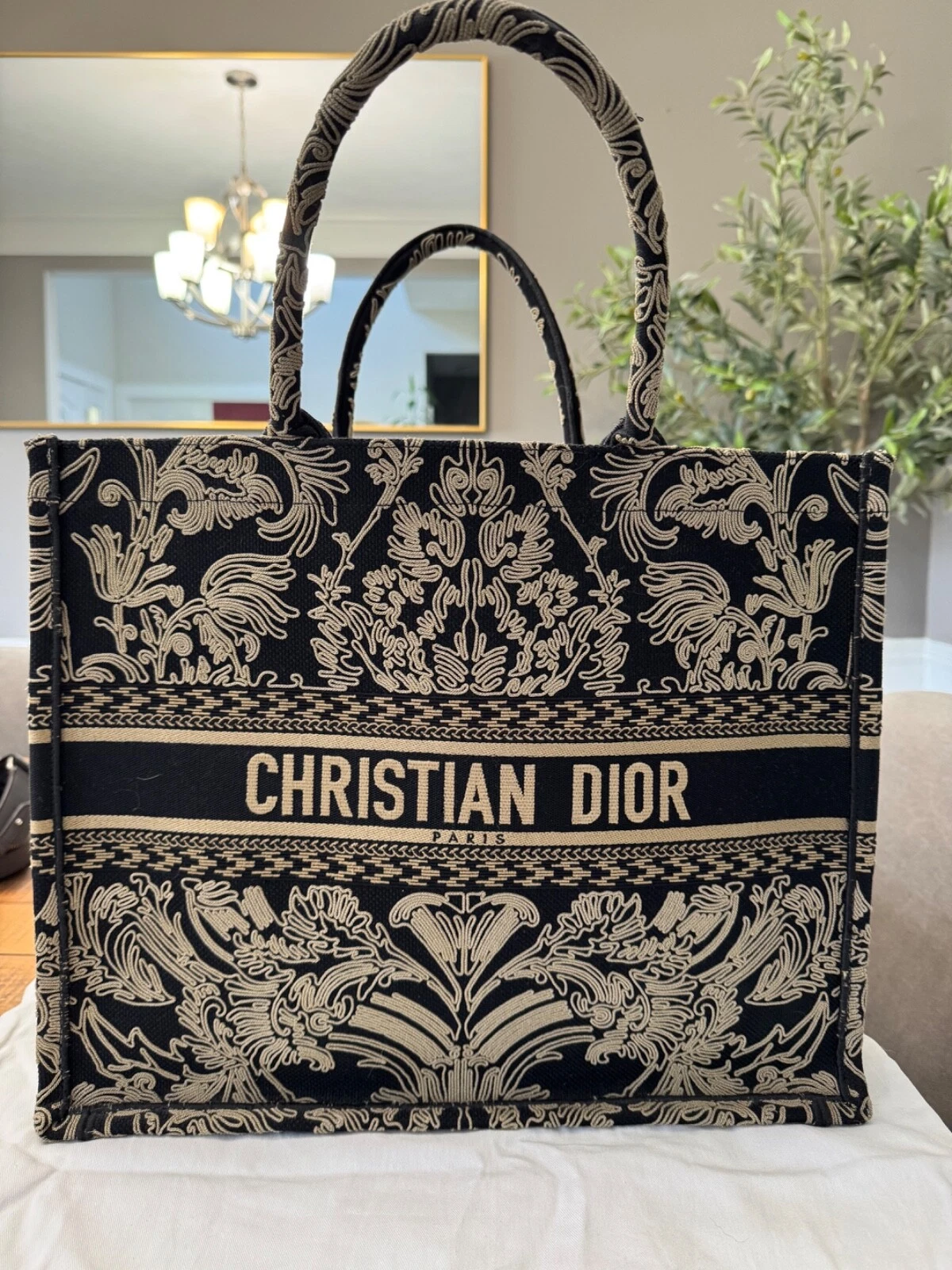 Grand fourre tout Christian Dior livre toile brodée noir
