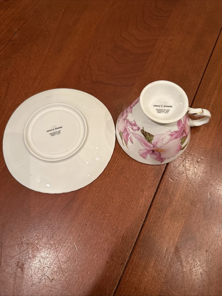 Taza de té y platillo GRACE'S TEAWARE rosa blanco flores borde dorado Foto 4 de 4