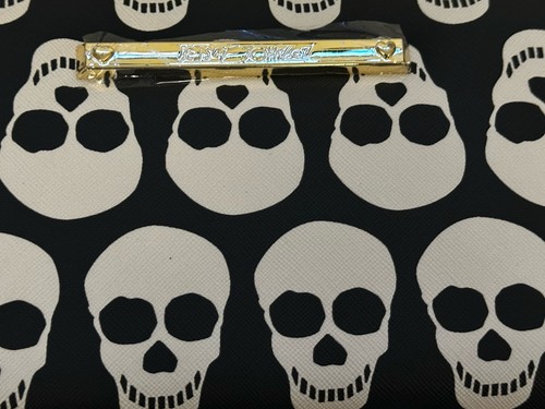 Betsey Johnson Wallet Wristlet Black White Skulls Zip-Around New without Tag - 第 3/4 張圖片