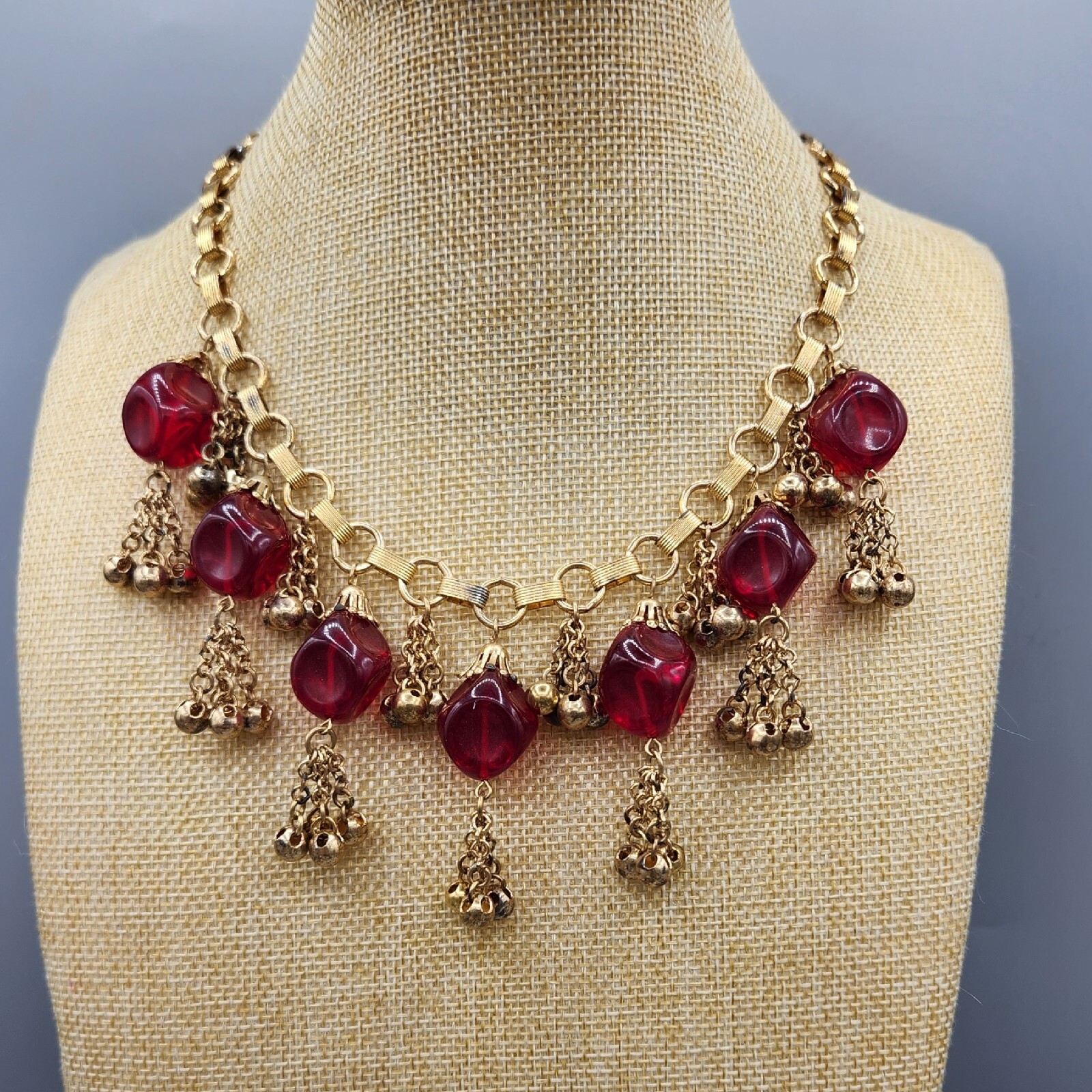 Bracelet Rigide Vintage En Ambre Cerise Et Bakélite - Bijou Ancien Et Charme Rétro