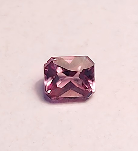 RARE RED & COLOR CHANGE DIASPORE ZULTANITE/CSARITE GEMSTONE,100%NATURAL 1.35 CRT - 第 1/7 張圖片