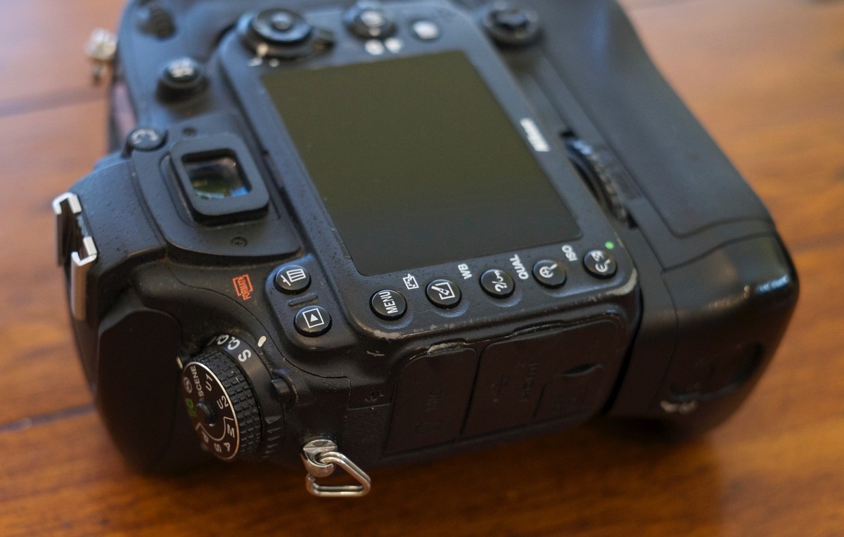 ■ 美品 ■ ニコン　Nikon D600 ボディ + MB-D14 □ 美品 □ ニコン Nikon D600 ボディ + MB-D14 ニコン D600 ボディ