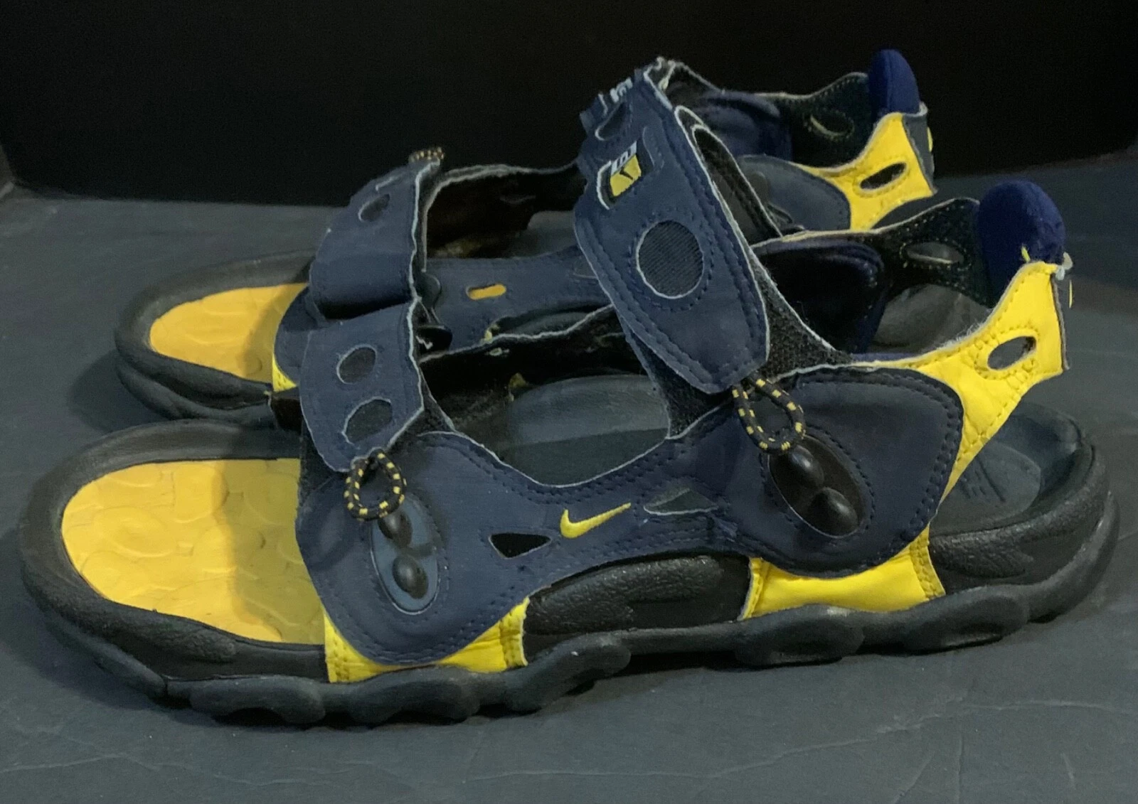 Sandali vintage anni 90 Y2K Nike ACG Deschutz uomo taglia 12 blu giallo colore Michigan
