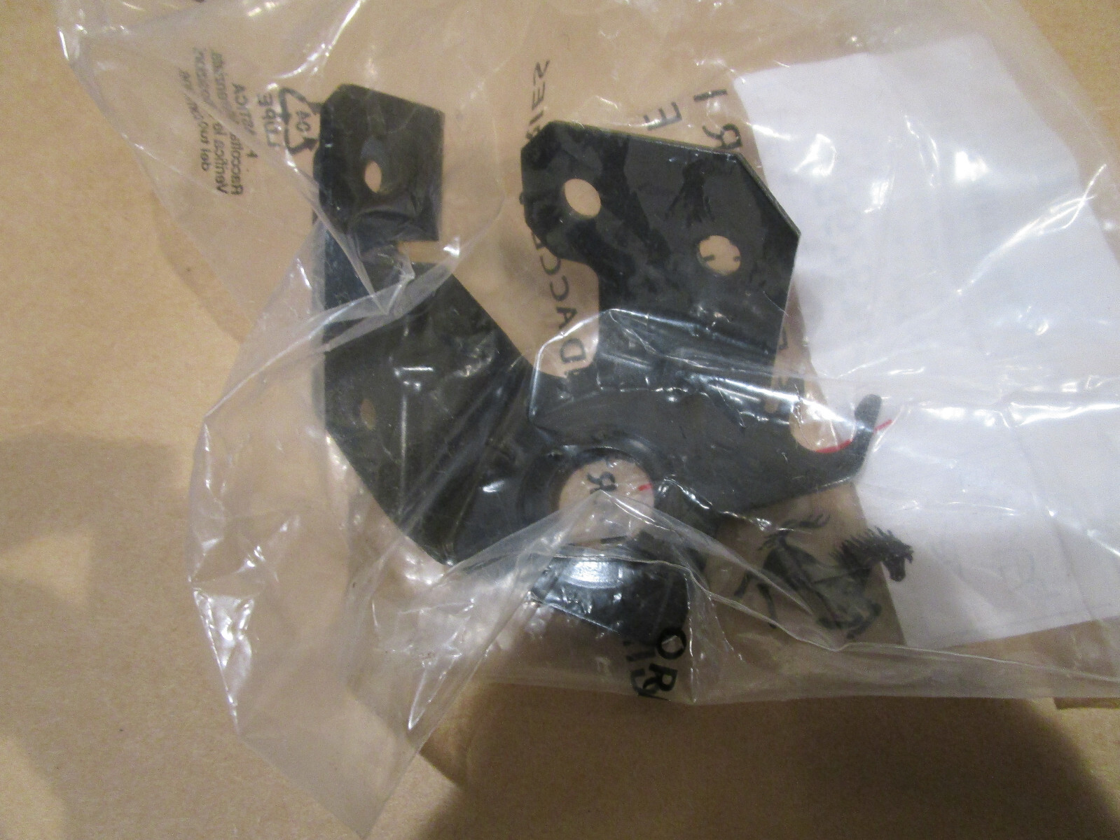 Ferrari 458,488,F8 - RH Bracket   (NEW) P/N 985257198