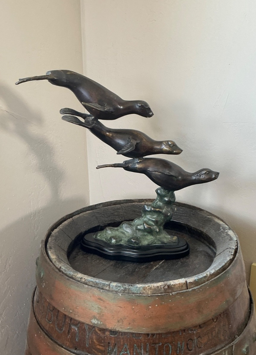 Beautiful large Bronze sculpture 3 seals NO MAKER MARK