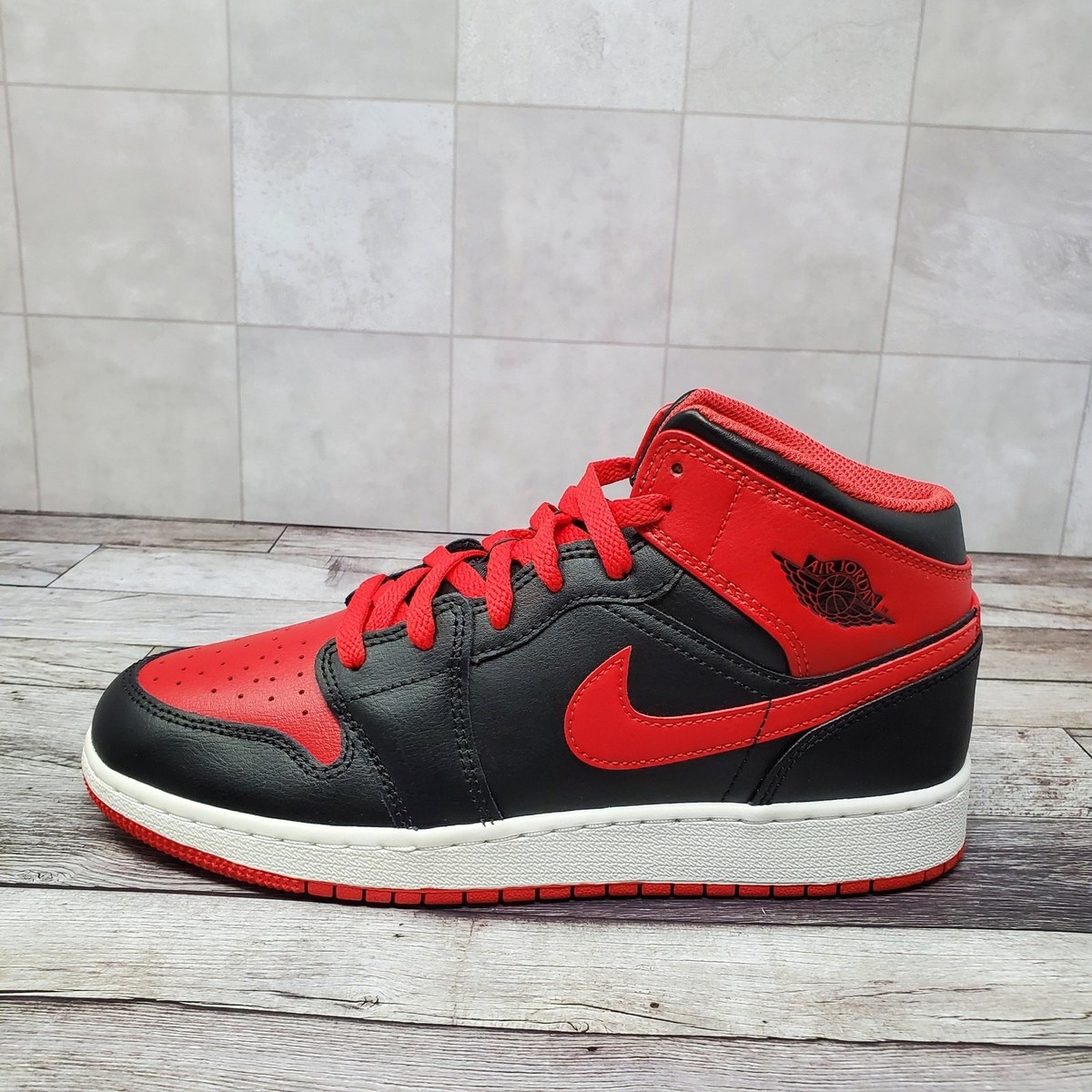 Nike Air Jordan 1 Mid GS Alternate Bred Black Fire Red Size 6.5Y
