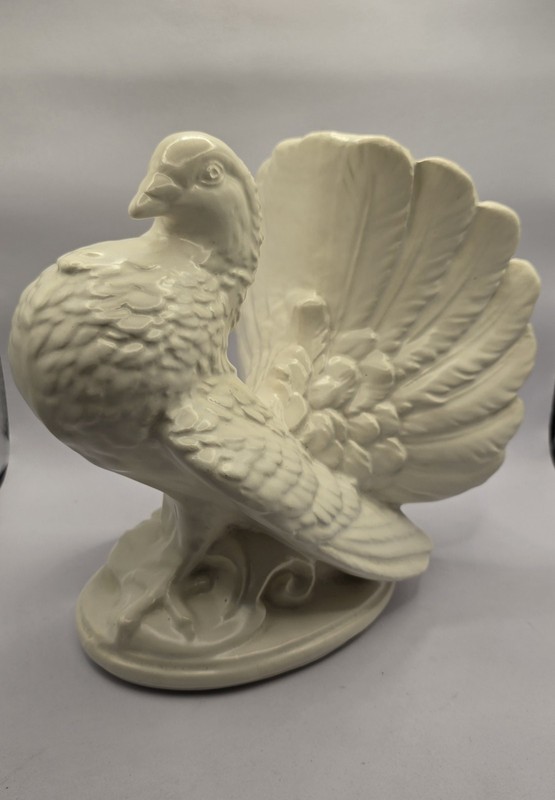 Maddux of CA White Dove Bird Figurine 1967 MCM 7" Tall x 7" Long EUC