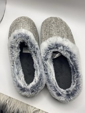 Indoor outdoor Grey Fuzzy Slippers Women s 8 NEW
