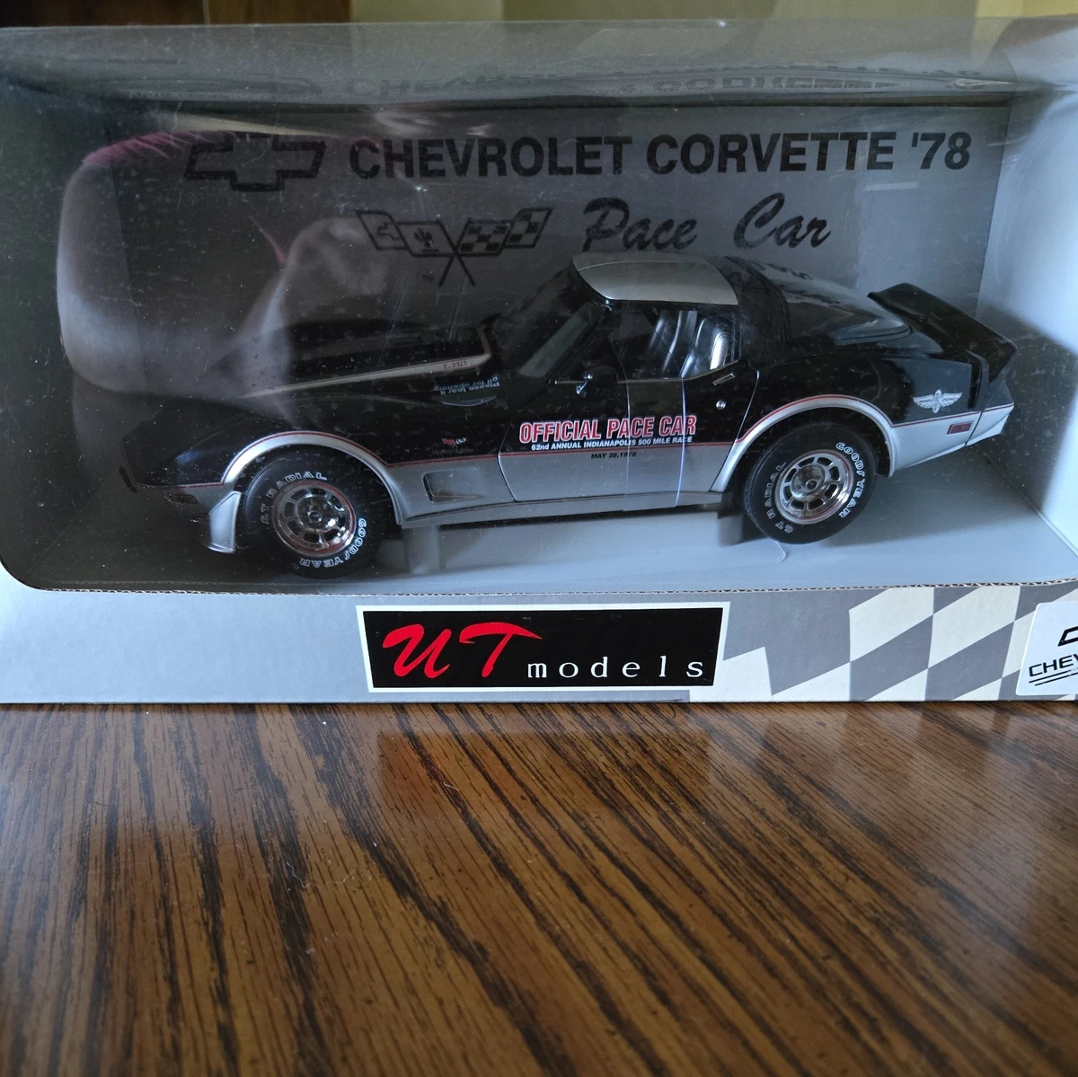 UT Chevrolet Corvette Contemporary Manufacture Diecast Cars