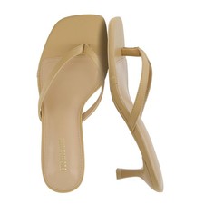 CUSHIONAIRE Miami Kitten Tacones para Mujer, Tanga Chancla Tacón 6, Tostado