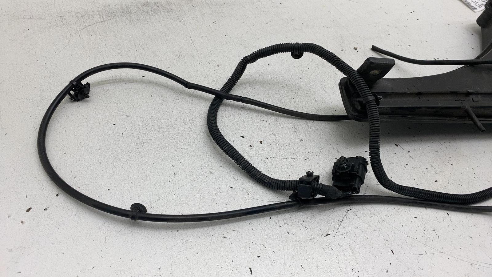 ⭕ 17-20 Maserati Levante Windshield Wiper Washer Reservoir Tank & Pump 670034637